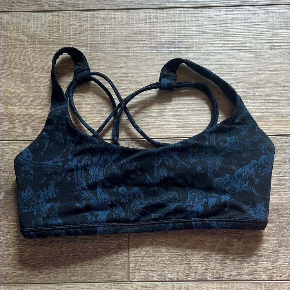 Lululemon Women's Strappy Sports Bra. Size 6
